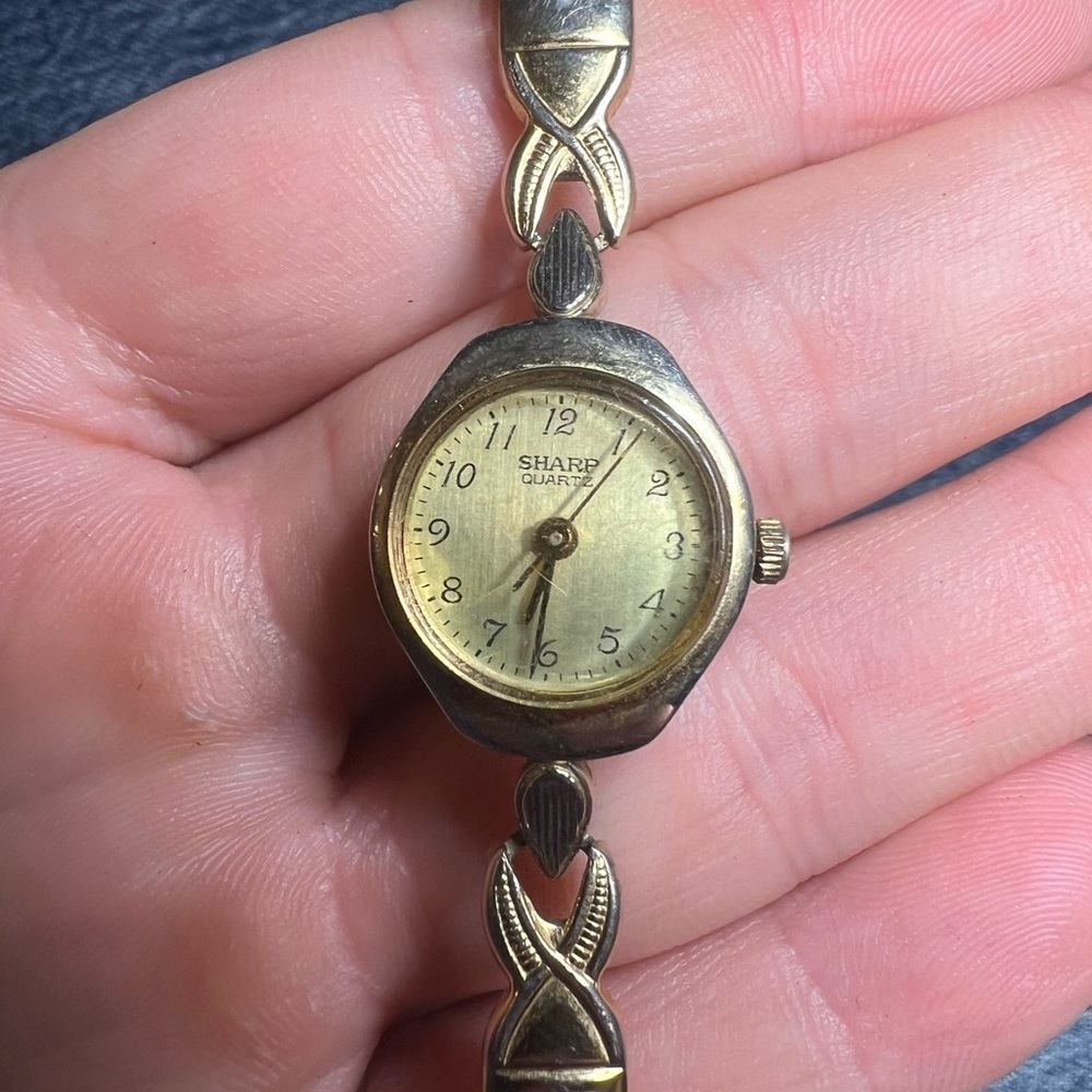 Vintage Sharp Gold Women's Watch - Picture 4 of 7